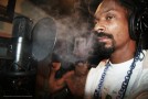 Snoop Dogg canta cu o romanca