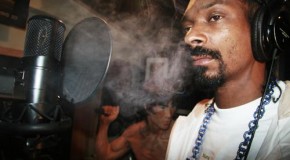 Snoop Dogg canta cu o romanca